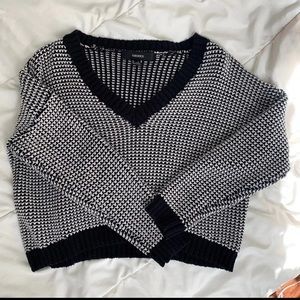 Houdstooth black and white cropped sweater